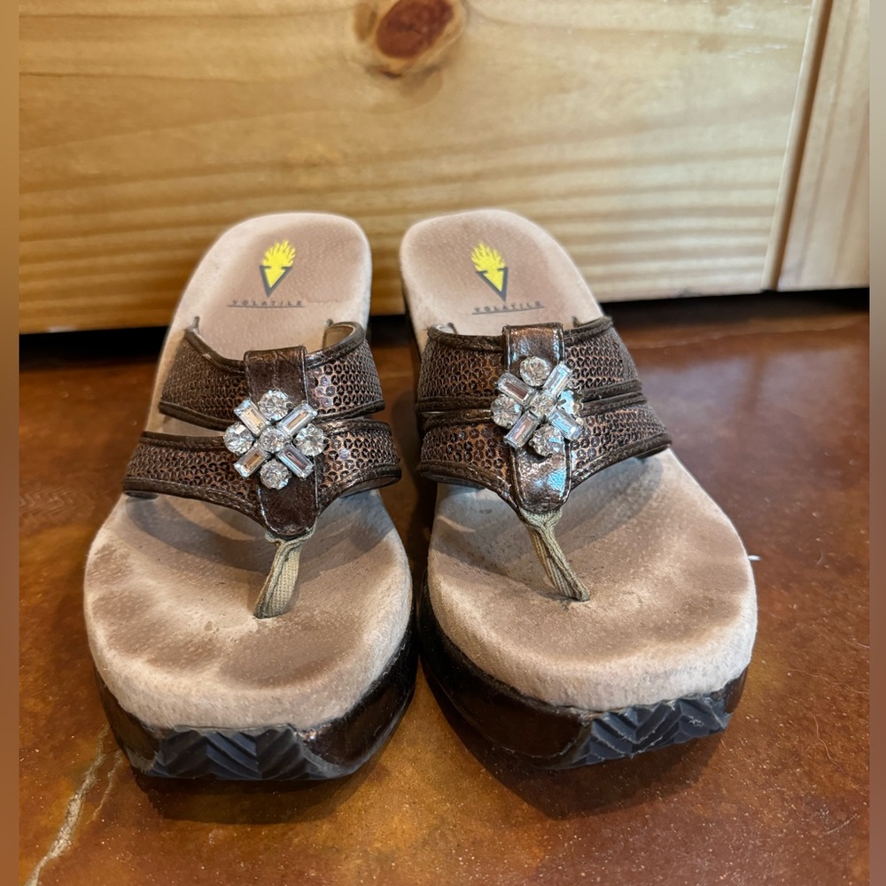 Volatile women’s sandals size 8